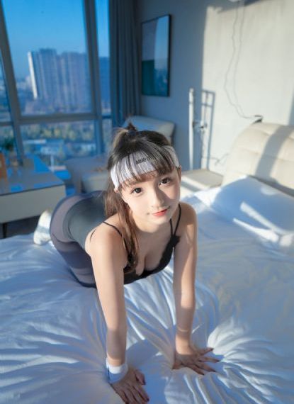 欧美黑t恤街拍_迅雷下载电影