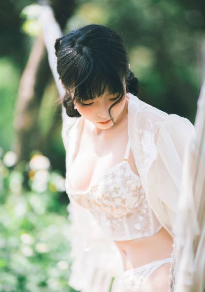 欧美supreme美女_BD英语电影在线观看